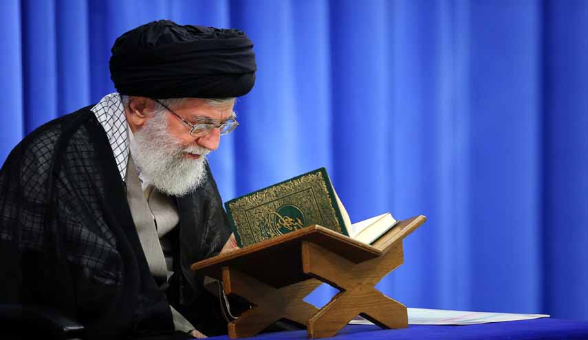 آية الله الإمام الخامنئي والقرآن.. علاقة دائمة 