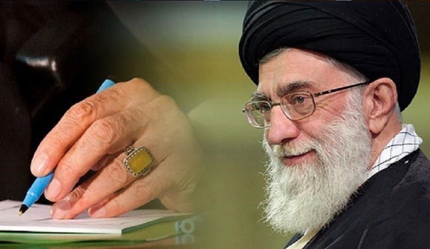الامام الخامنئي يجيب: هل تقليد المجتهد الميت ابتداءً يتوقف على تقليد المجتهد الحي أم لا؟ 