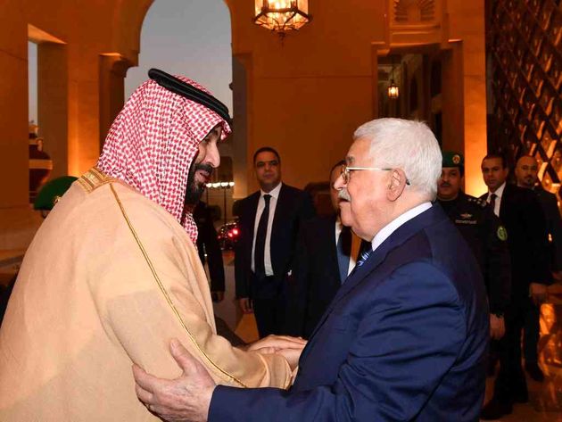 بن سلمان"وبخ" مسؤولين فلسطينيين وتدخل بتركيبة المرافقين لعباس 