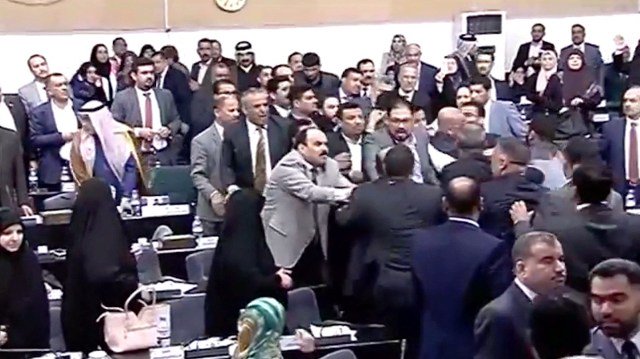 عراك في البرلمان العراقي !