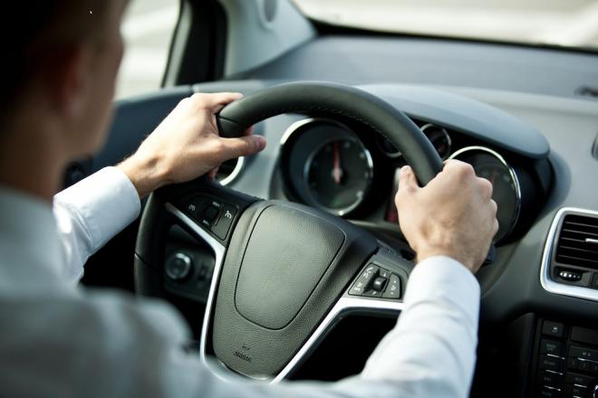 كيف تحمي نفسك من النوم أثناء القيادة؟