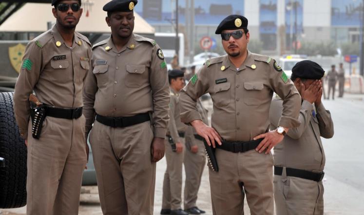 القوات السعودية تداهم العوامية وتعتقل 4 شبان لعائلة النمر