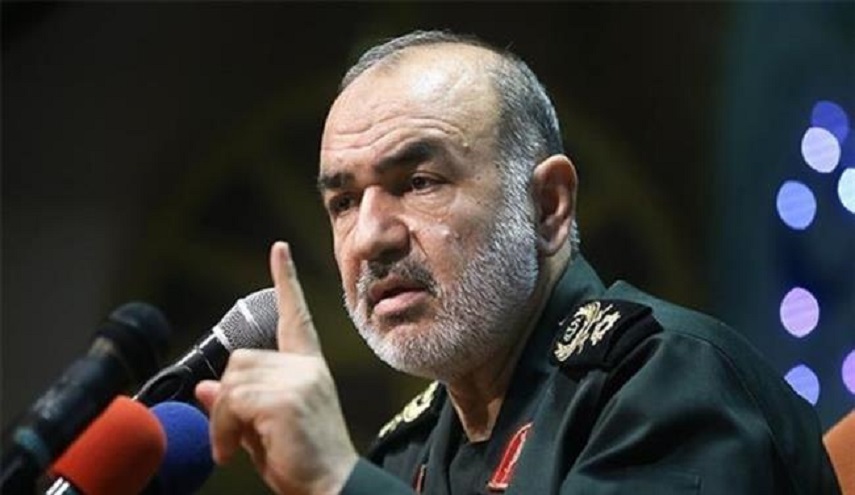العميد سلامي: لو صمدنا بقوة سيبدي العدو بنفسه الليونة تجاهنا!