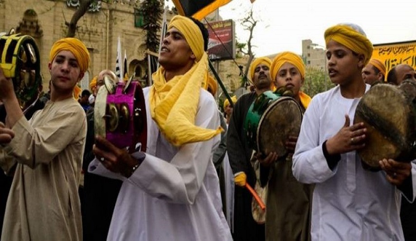 مولد الحسين.. فرحة للزوار وبيزنس لـ«الأوقاف» 