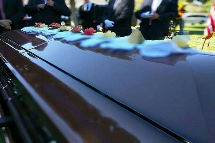 مفاجأة..امرأة تلد بعد وفاتها بعشرة أيام!