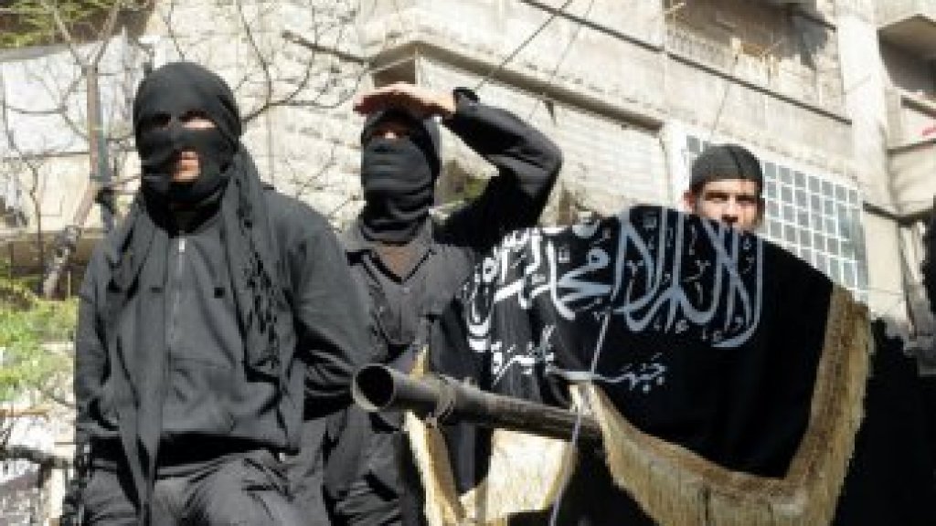 بالصورة.. “مخرج افلام جبهة النصرة” بقبضة الجيش 