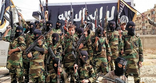 العراق: أطفال المناطق المستعادة من داعش يقلدون سلوكيات عناصر التنظيم!