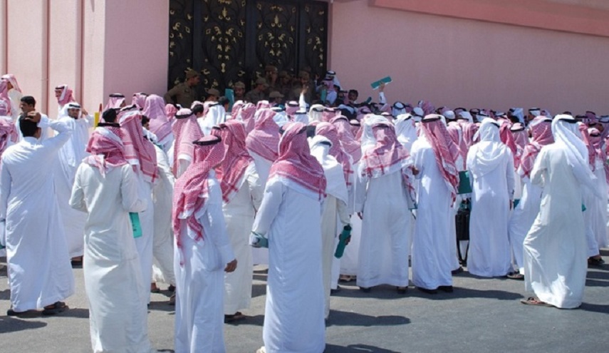 عجز السعودية هذا العام يصل الى 52 مليار دولار والبطالة 12%