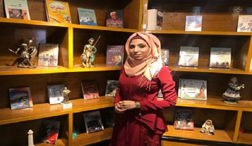 بالصور...لأول مرة في النجف شابة تفتتح "مقهى ثقافيا" 