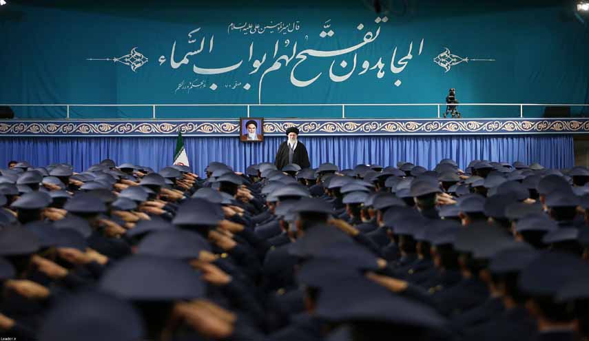 بالصور.. لقاء قائد الثورة الإسلامية المعظم بقادة وكوادر القوة الجوية