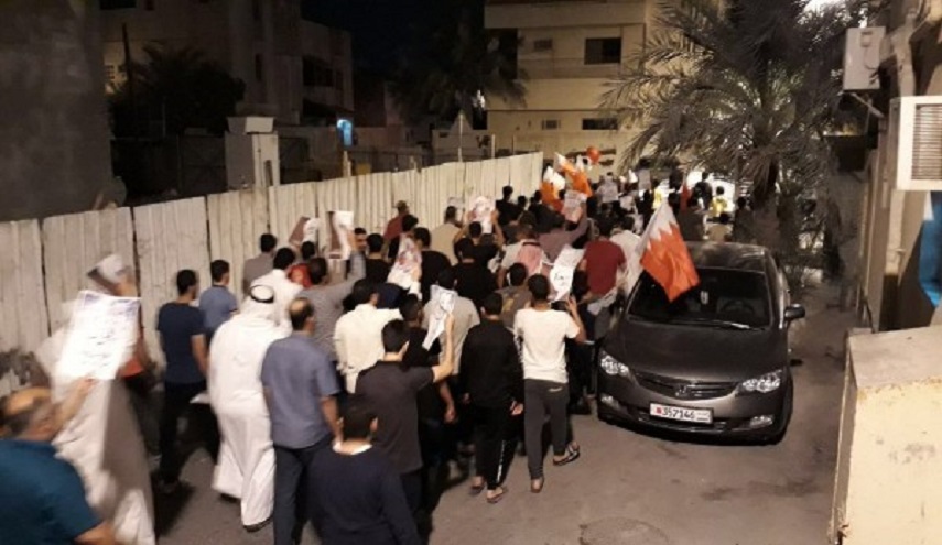 بالصور .. البحرينيون يحيون ثورتهم بالمظاهرات السلمية
