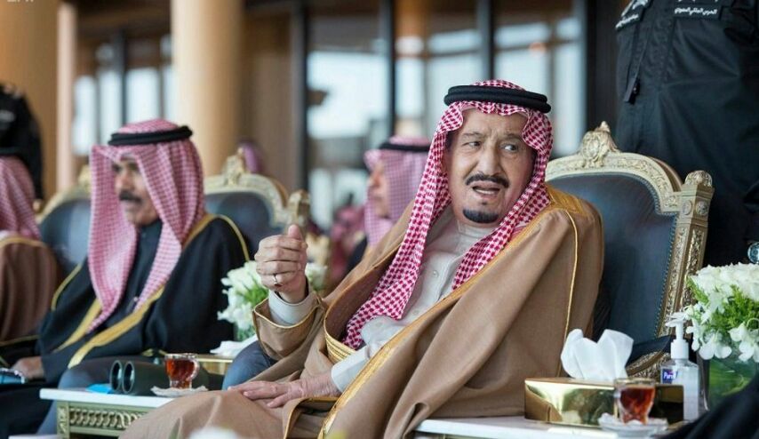 شاهد... أول ظهور للملك سلمان مع الوليد بن طلال بعد الإفراج عنه