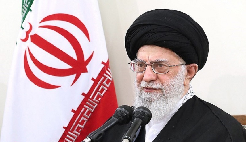  الامام الخامنئي: العمال تحلوا بالبصيرة على مرّ احداث الثورة ومرحلة الدفاع المقدس 