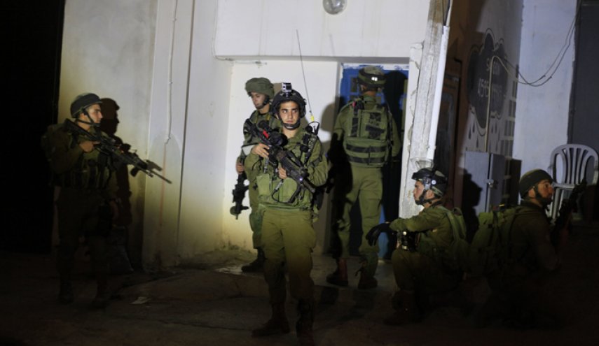  الاحتلال يعتقل 5 فلسطينيين بالضفة 