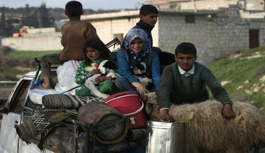 بالصور: نزوح المدنيين من مدينة عفرين السورية