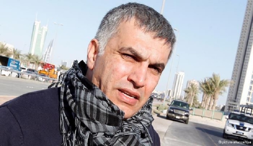 نبيل رجب: تفتيش مهين لمعتقلة بلغ حد التعرية والرمي 