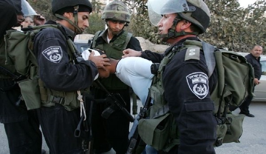  اعتقال 23 بالضفة بينهم قيادي .. ومواجهات عنيفة بالخليل 