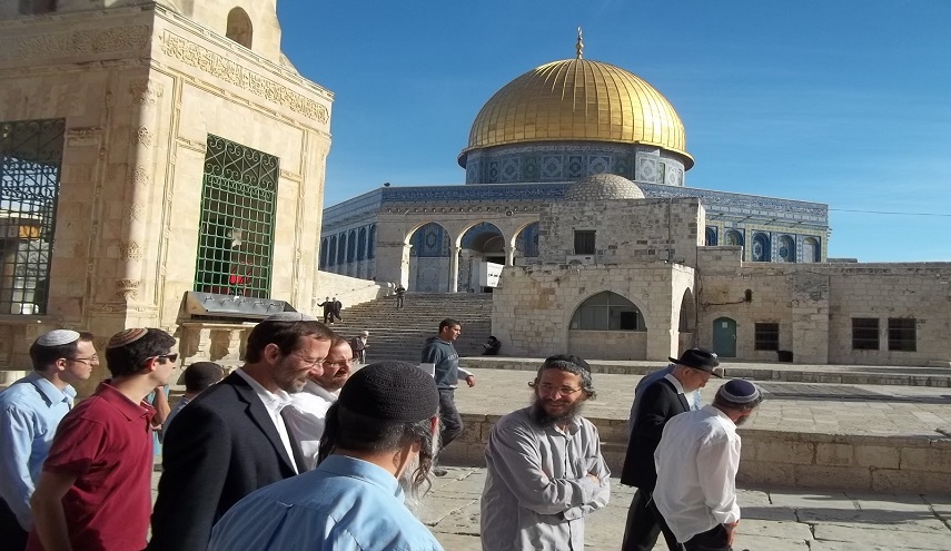  عشرات المستوطنين يقتحمون المسجد الأقصى المبارك 