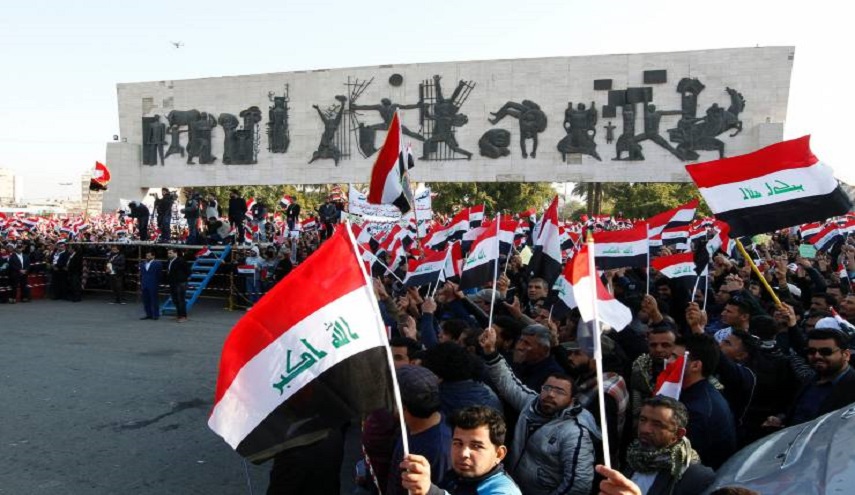 بالصورة.. السيد مقتدى الصدر يشارك في التظاهرات المنددة بالعدوان الثلاثي على سوريا