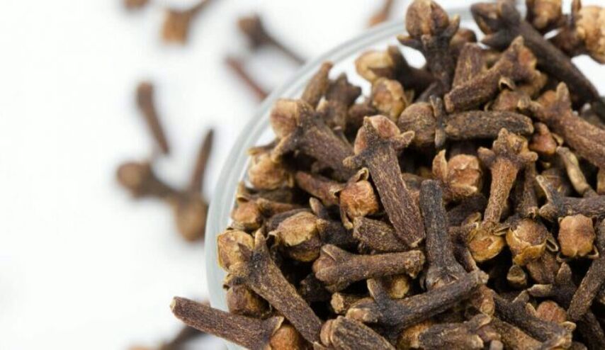 بيّض أسنانك طبيعياً وبلا أضرار