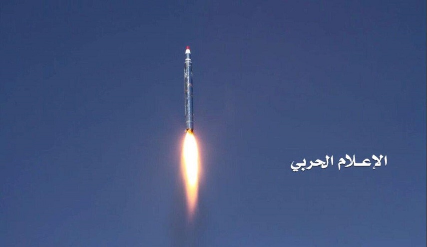  القوة الصاروخية اليمنية تستهدف مطار جيزان الاقليمي بصاروخ باليستي 