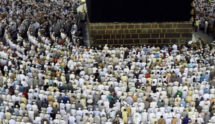 صحف سعودية تنشر خبرا "صادما" ينتظر المعتمرين