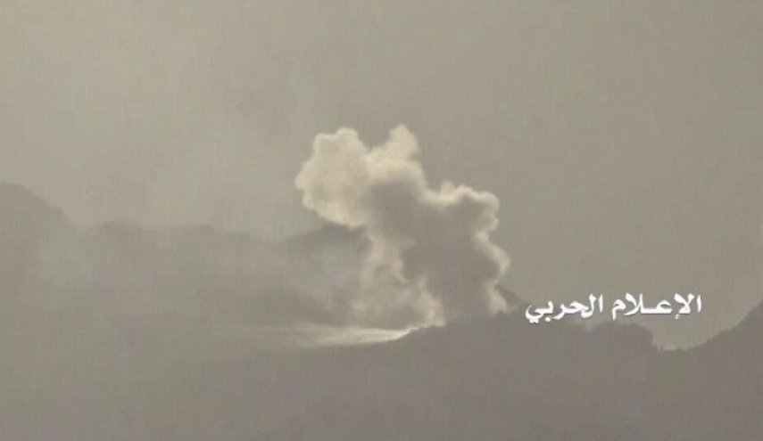 الجيش واللجان الشعبية اليمنية تحرق مخزن أسلحة في الجوف 