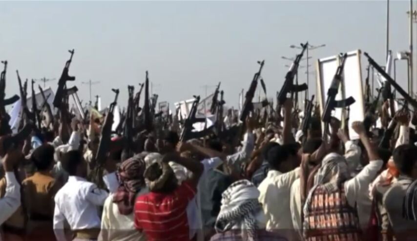 "مسيرة البنادق" في الحديدة وفاء للشهيد الصماد