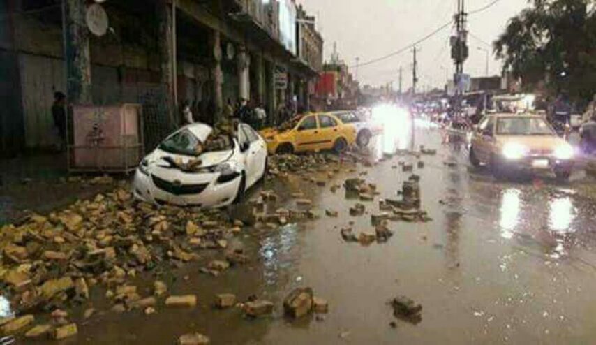 بالصور..سقوط مبنى قديم في الكاظمية وهذا ما خلفه