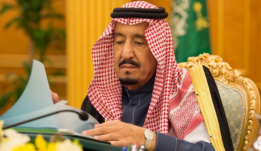 مغرد كويتي يكشف عن تسريبات وصفها بالفضيحة بشأن الملك سلمان..!