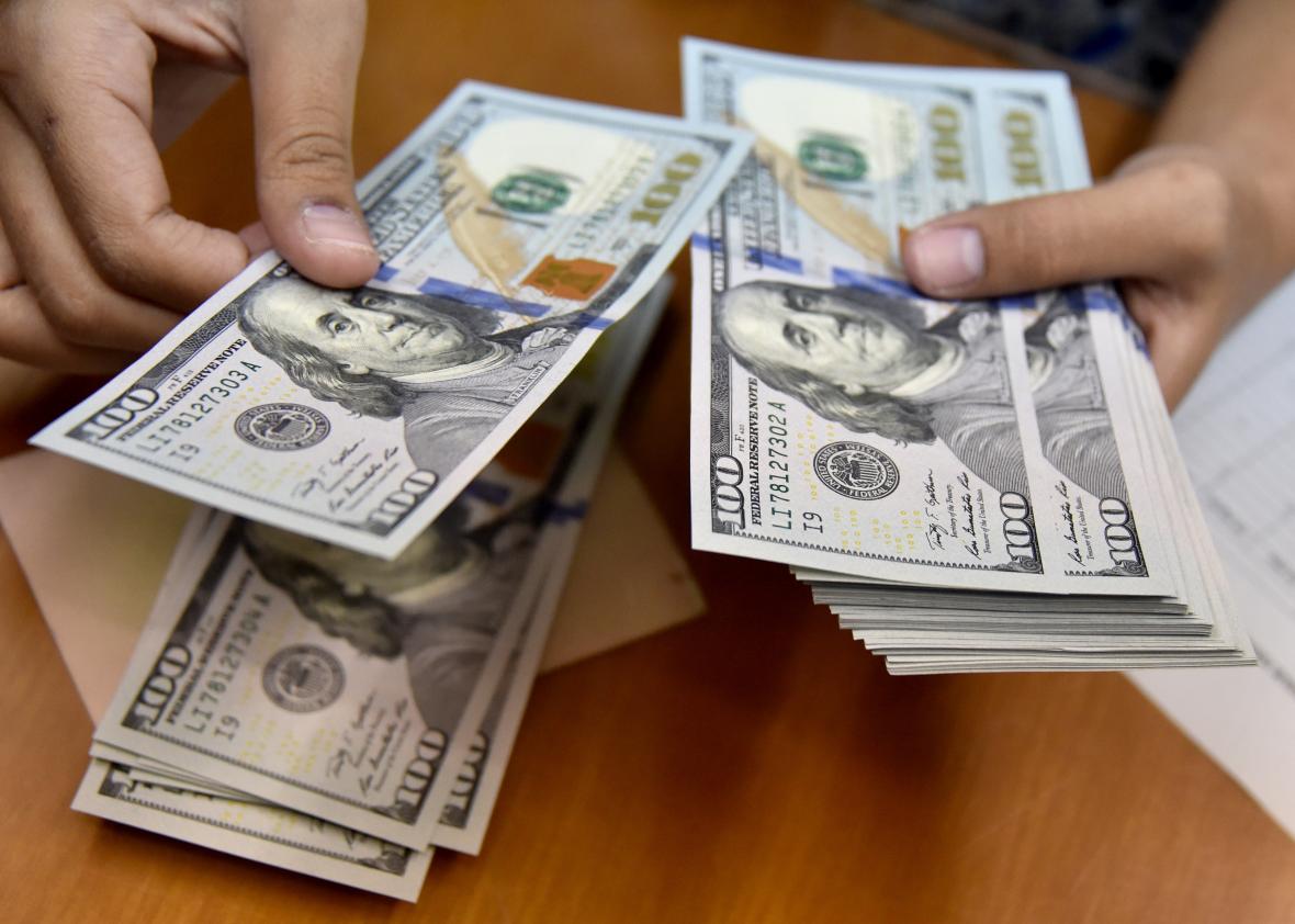 ارتفاع سعر صرف الدولار مقابل الدينار العراقي