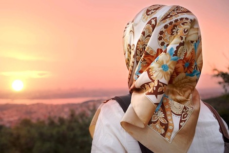 «چالش حجاب در رمضان»؛ تجربه حجاب براي زنان غير مسلمان