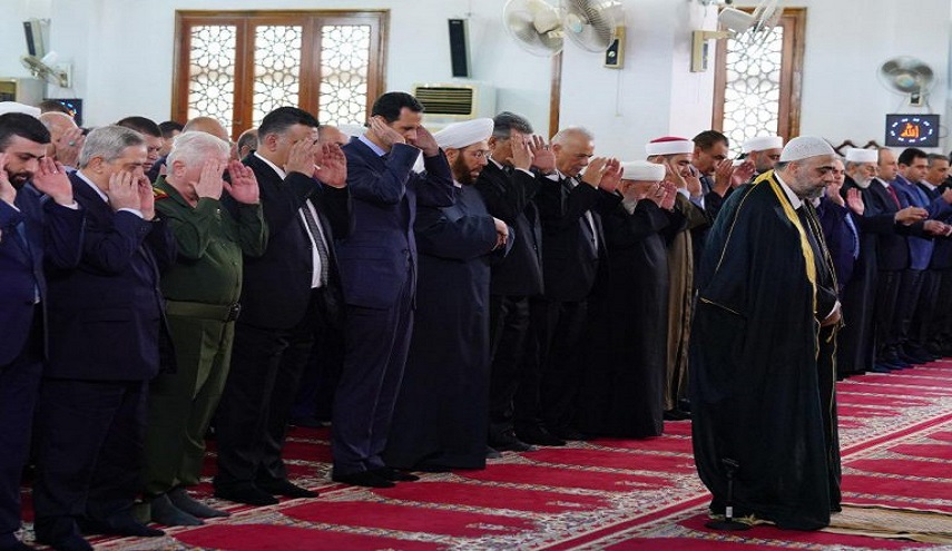 بالصور.. الرئيس الأسد يؤدي صلاة العيد في طرطوس