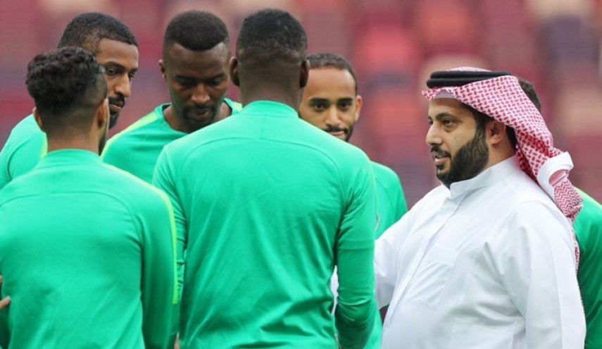 هل يشبه الجيش السعودي منتخبه؟!