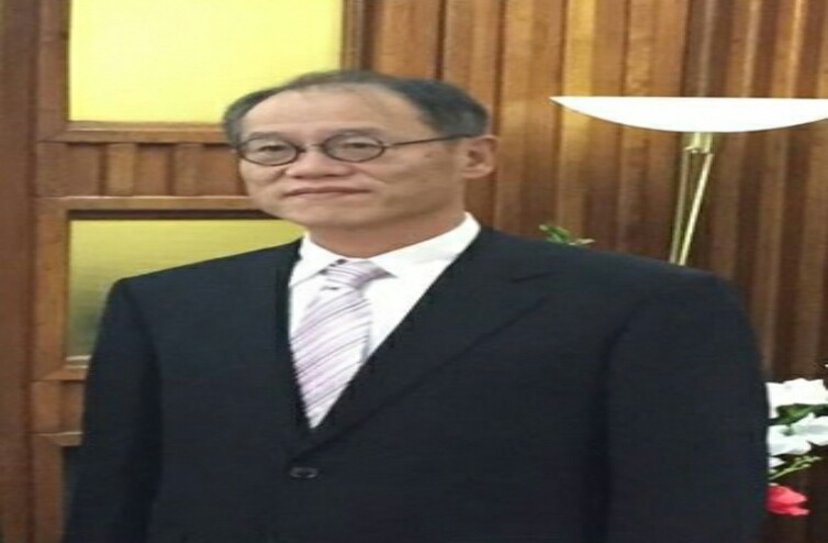 بالصور.. "محبوب العراقيين" يعود حزيناً لبلاده