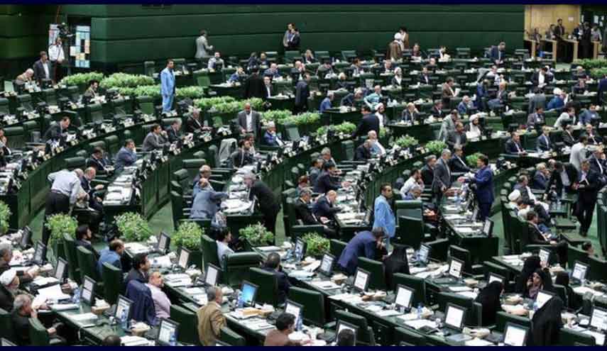 البرلمان الايراني وفي جلسة استثنائية ـ غير علنية ـ يناقش الاوضاع الاقتصادية في البلاد