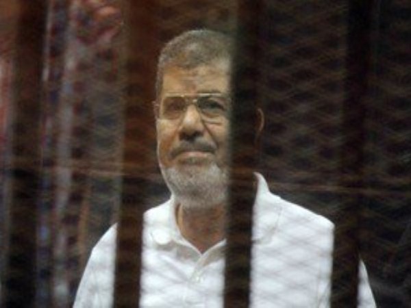 مشاور اقتصادي «محمد مرسي» و ۱۳ نفر ديگر به حبس ابد محكوم شدند