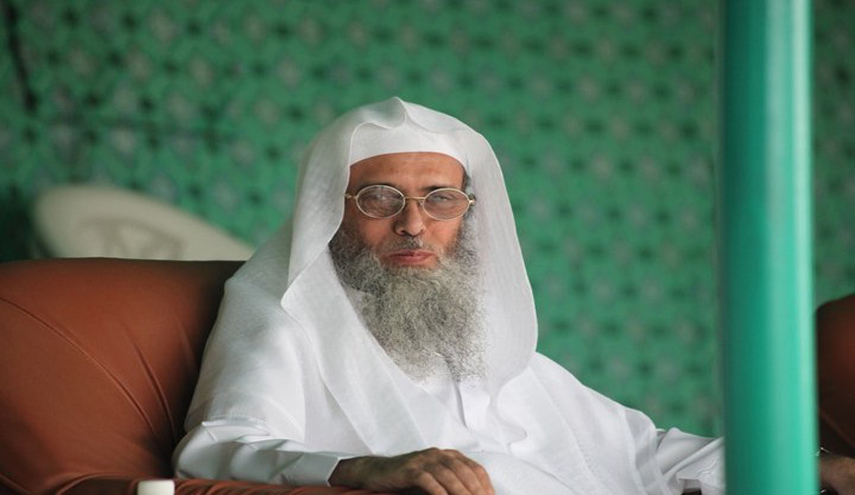 كاتب سعودي: حكام السعودية والإمارات "عبيد" أمريكا واليهود! +صور
