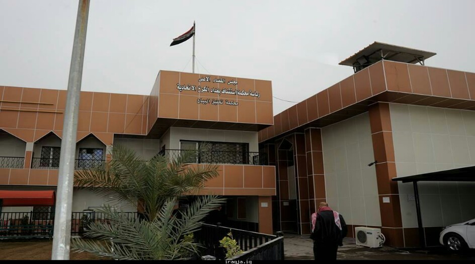 عراقي يحرق نفسه امام محكمة ببغداد!!