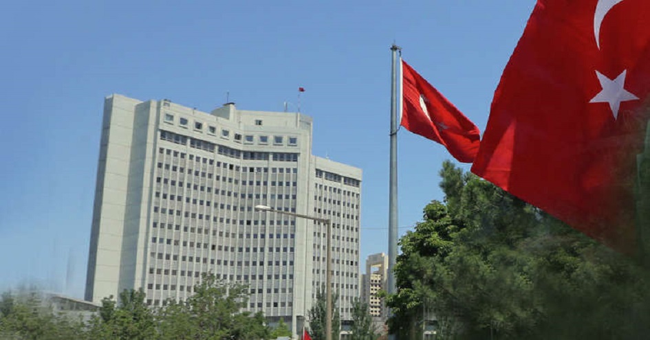 أنقرة رداً على فرض العقوبات الأمريكية: سنرد بالمثل على هذا الموقف العدائي