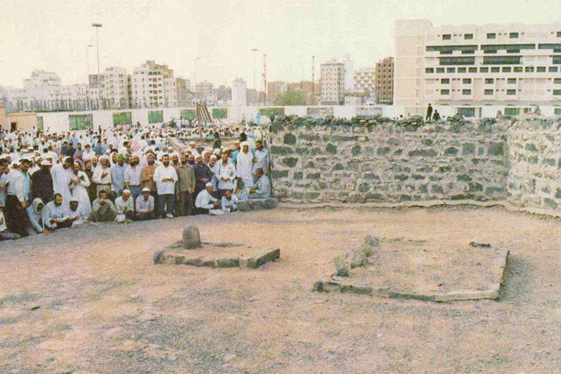 مقبرة البقيع.. وجهة أساسية للحجاج الشيعة، فمن دفن فيها؟