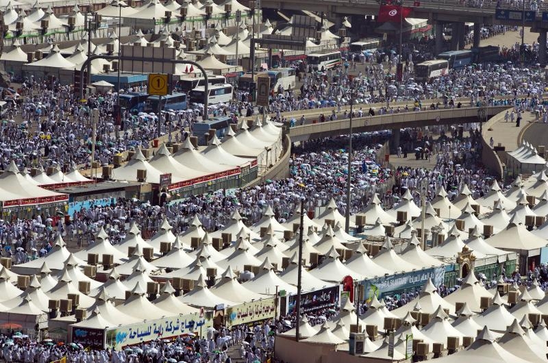ضيوف الرحمن يتوافدون غدا على مشعر منى