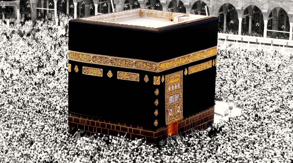 بالصور.. الكعبة المشرفة تكتسي حلتها الجديدة فجر اليوم