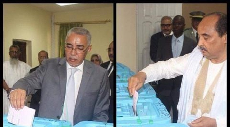 موريتانيا .. الرئيس والوزير الأول يصوتان في الاقتراع ( صورة )