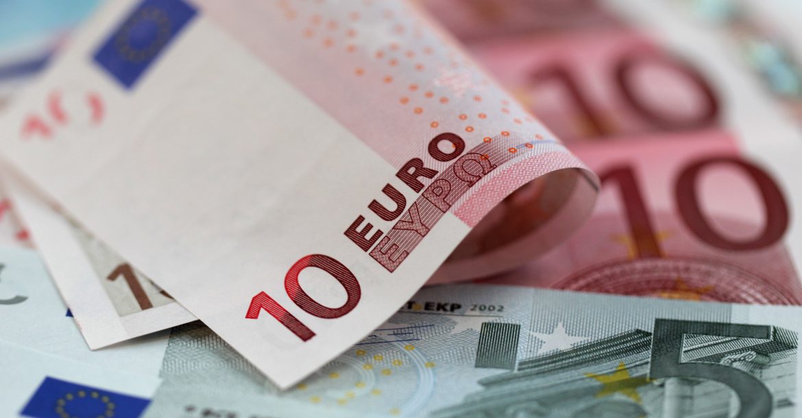 دولة أوروبية تريد 400 ألف مهاجر بالعام.. وقانون "مُرحب" 