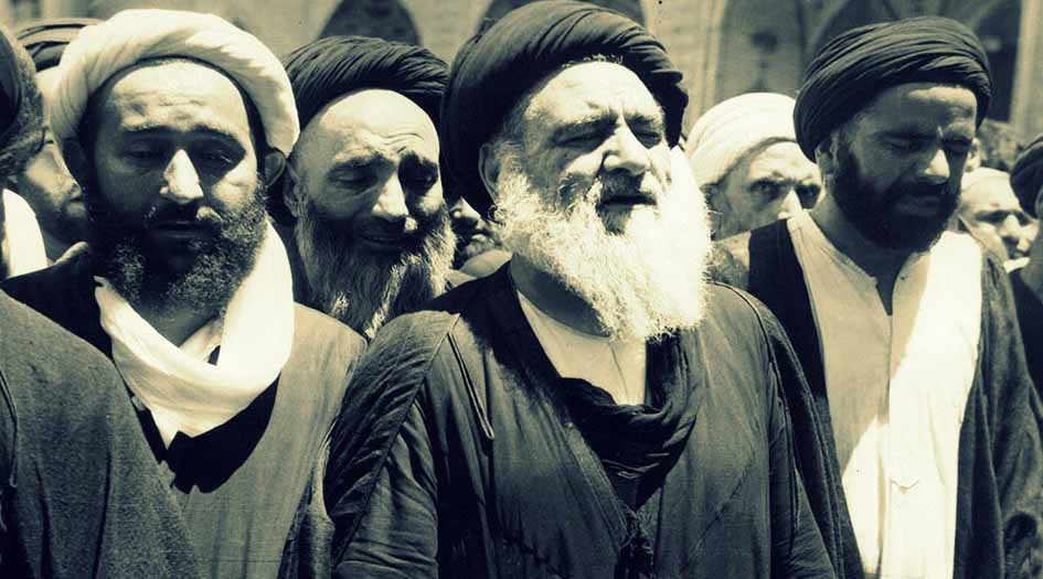 السيد الخوئي.. وقصة لبس السواد من الأعلى إلى الأسفل