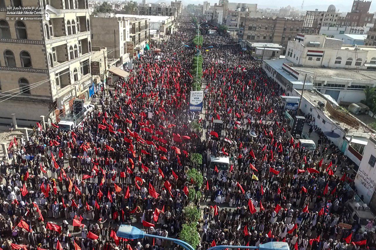 بالصور.. عشرات الآلاف يحيون عاشوراء الإمام الحسين (ع) في صنعاء