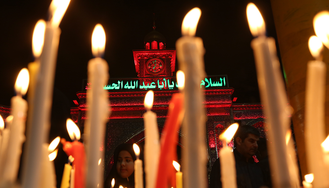 بالصور.. مراسم ليلة الوحشة من حرم الإمام الحسين عليه السلام