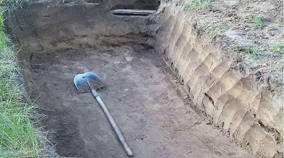 طبيب يعالج مرضاه بدفنهم أحياء!! +صورة