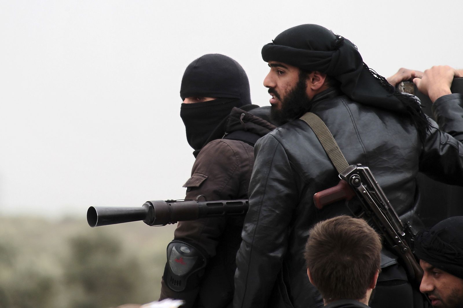 سوريا .. إرهابيون يطلقون الرصاص على مظاهرة في بلدة "كفر حلب"